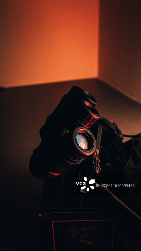 战术头盔模型拍摄图片素材