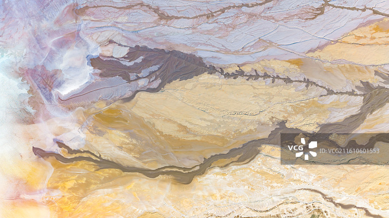 湖北省黄石市大冶铜山口村尾矿湖冬季五颜六色湖面及周边景象航拍图片素材