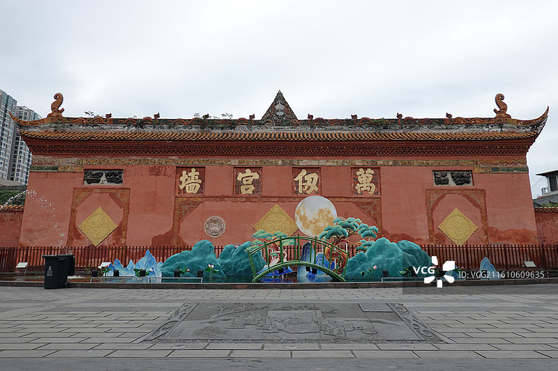 四川省德阳市旌阳区德阳文庙广场：万仞宫墙红墙图片素材