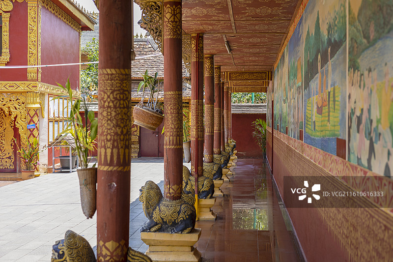 云南西双版纳-傣族园特色回廊图片素材