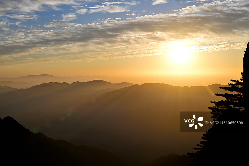 日出黄山，黄山风光，朝霞，山峦，山峰，，世界奇观，安徽黄山图片素材