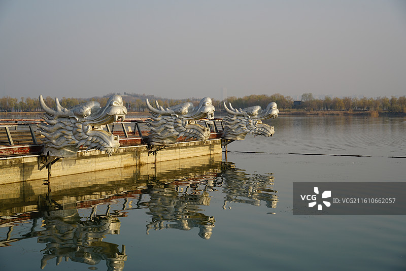 西安昆明池七夕公园龙头雕塑图片素材