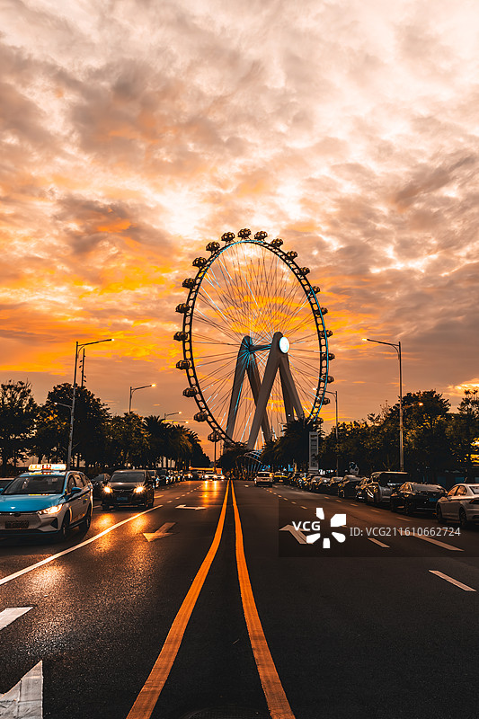 深圳晚霞撞上摩天轮，深圳湾区之光图片素材