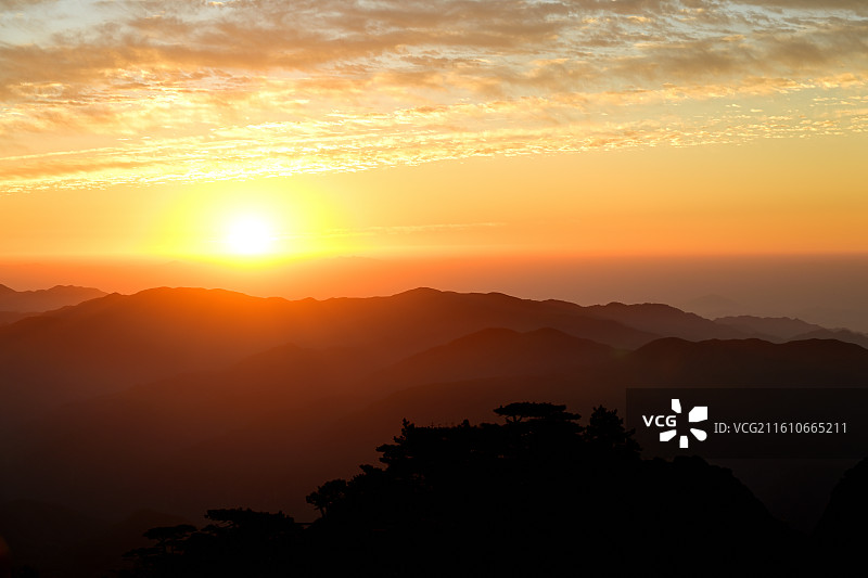 日出黄山，黄山风光，朝霞，山峦，山峰，，世界奇观，安徽黄山图片素材