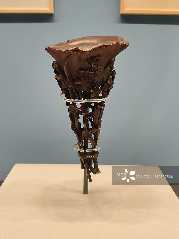 青岛市博物馆建馆60周年特展清犀角透雕花枝形杯图片素材