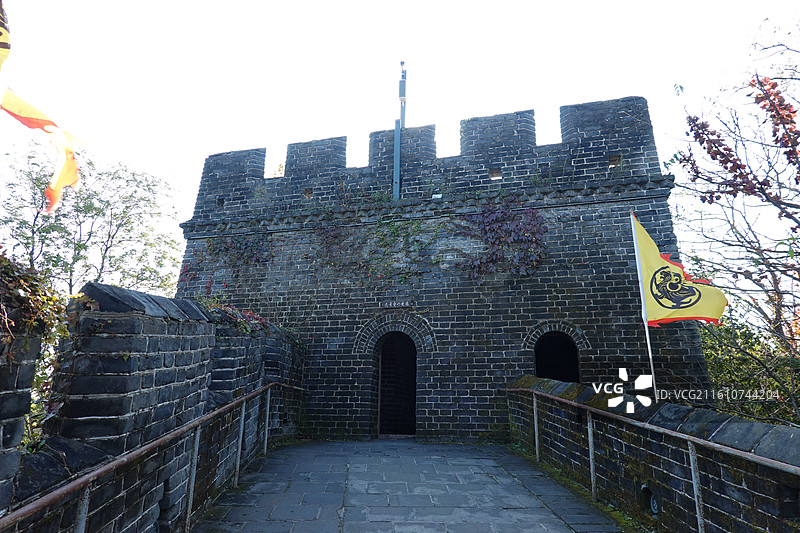 辽宁省丹东市虎山长城万里长城明长城东部起点：九号空心敌楼图片素材