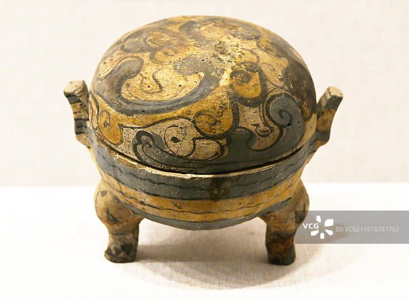 山东临沂博物馆藏陶器 彩绘陶鼎图片素材