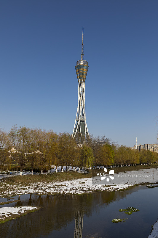 郑州地标建筑中原福塔，七里河，滨河公园，雪后城市风光图片素材