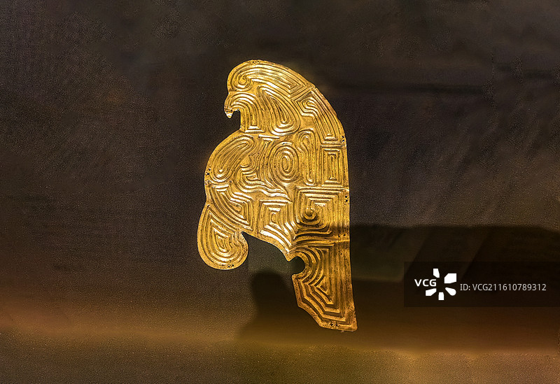 成都博物馆,春秋时期,鸱鸟形金饰片图片素材