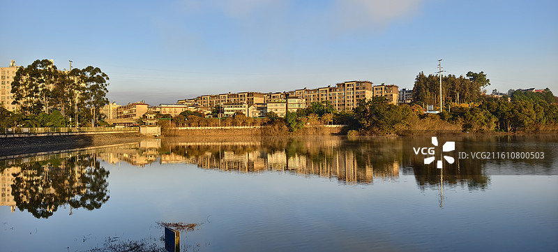 云南普洱～洗马河公园（水库）-清晨图片素材