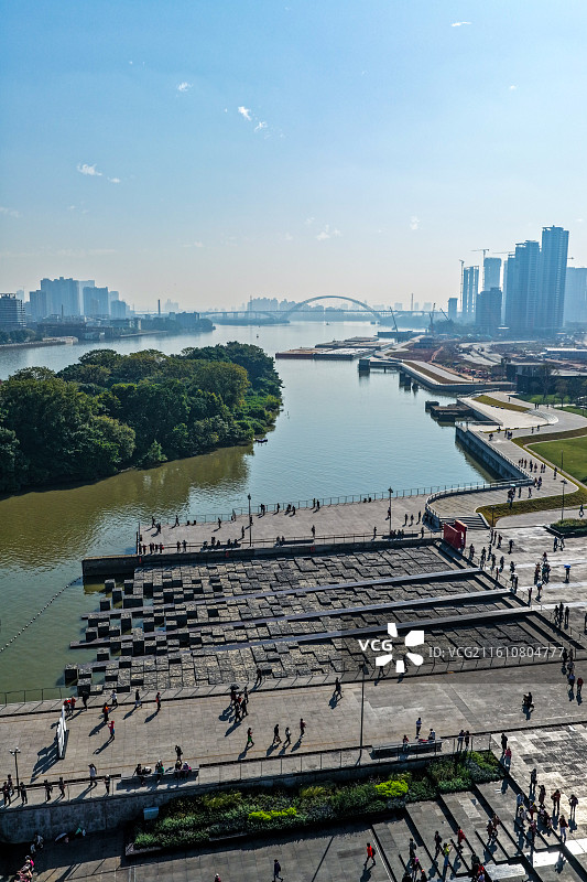 航拍广州广船滨江公园，旧船厂改造的广州新地标，1914网红打卡地图片素材