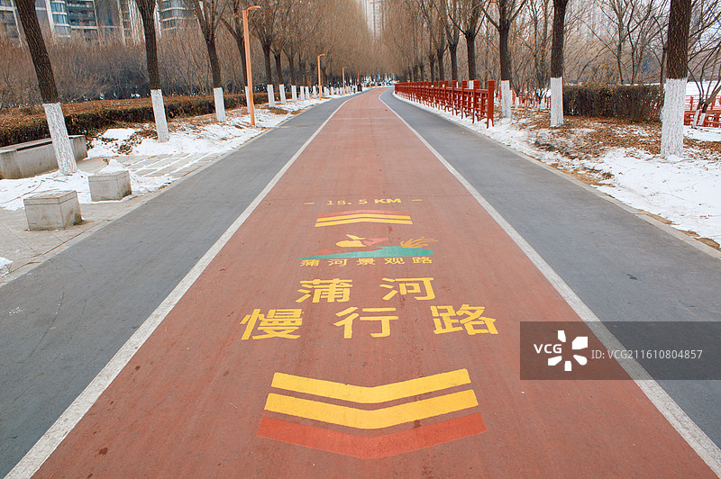 沈阳沈北蒲河生态廊道，冬季城市风光，滨水漫道，蒲河景观路蒲河慢行路，运动休闲，生活健康户外素材图片素材