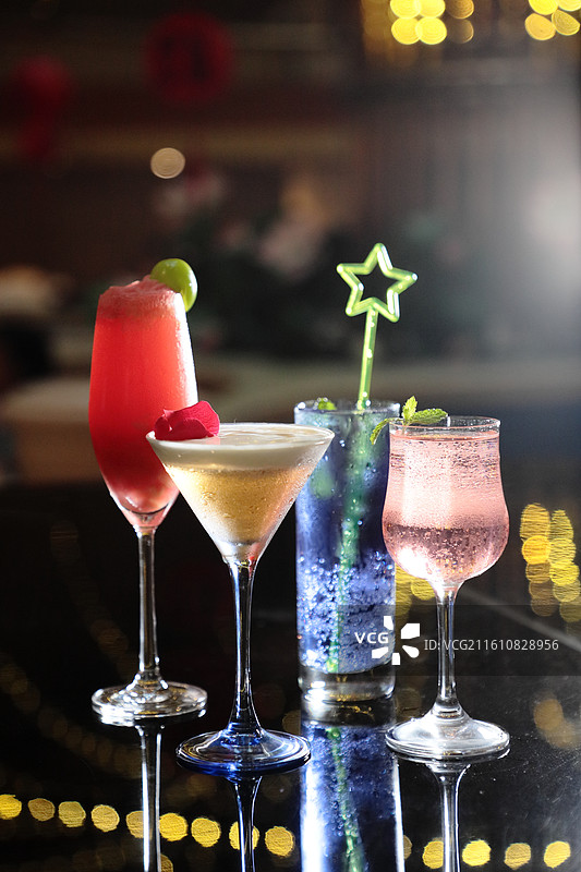 色彩缤纷的鸡尾酒图片素材