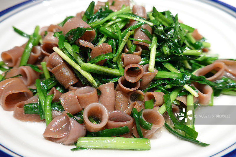 辽宁省丹东市丹东美食：韭菜炒海肠图片素材