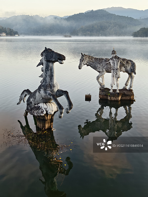 云南普洱～洗马河公园（水库）-清晨图片素材