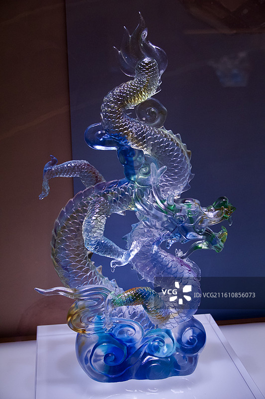 中国国家博物馆琉璃盏淄博玻璃辰龙雕塑图片素材