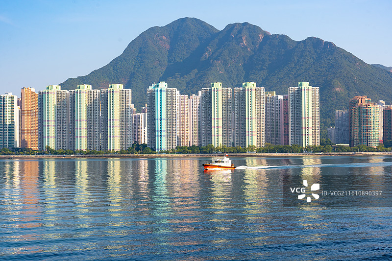 香港科学园海滨栈道看海边城市风光图片素材