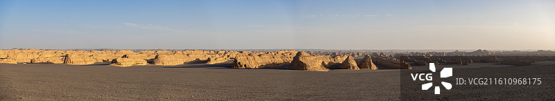 甘肃酒泉敦煌世界地质公园雅丹景区 雅丹地貌 西海舰队（垄岗状雅丹）图片素材