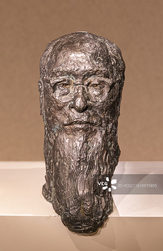 哲学家冯友兰像 吴为山雕刻 南京博物院图片素材