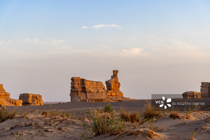 甘肃酒泉敦煌世界地质公园雅丹景区 魔鬼城雅丹地貌日落黄昏风光图片素材