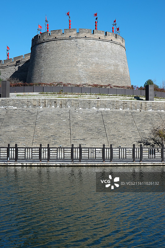 陕西西安明城墙西安城墙环城公园秋景秋色：西南城角圆角护城河图片素材