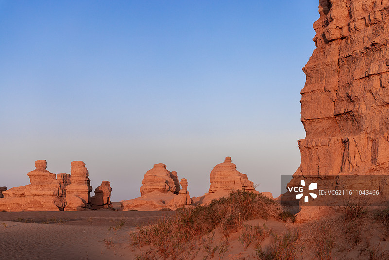 甘肃酒泉敦煌世界地质公园雅丹景区 魔鬼城雅丹地貌日落黄昏风光图片素材