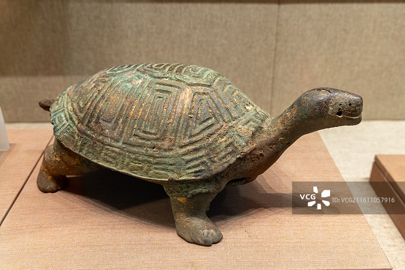 甘肃酒泉敦煌博物馆 魏晋 铜乌龟 1987年三号桥墓葬出土图片素材