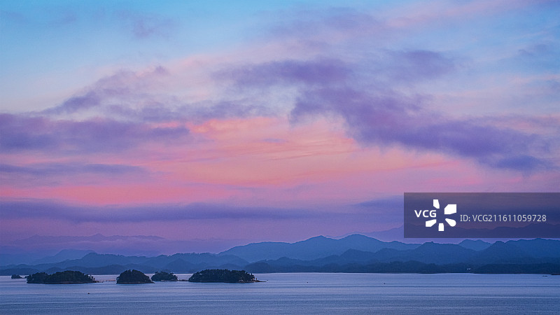 千里晨曦，江山如画 Mountains and rivers in the dawn light图片素材