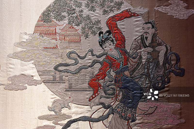 南京云锦博物馆藏品：诗词书画与嫦娥奔月织锦，传统工艺与古典文学的交融艺术图片素材