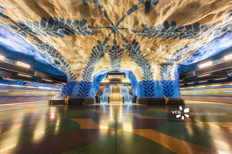 斯德哥尔摩地铁站Stockholms tunnelbana，洞穴式站台景观，世界上最长的艺术博物馆图片素材