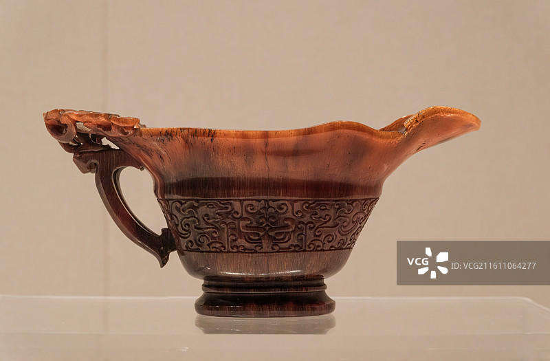 天津博物馆藏明代犀角雕兽面纹匜形杯图片素材