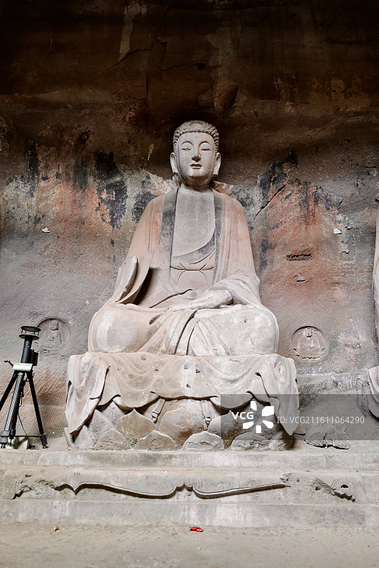 四川资阳安岳石刻毗卢洞千佛洞西方三圣及18罗汉造像图片素材