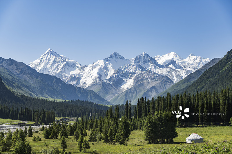 夏塔雪山图片素材