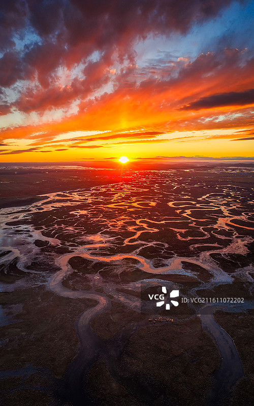 内蒙古呼伦贝尔得耳布尔河日落火烧云图片素材