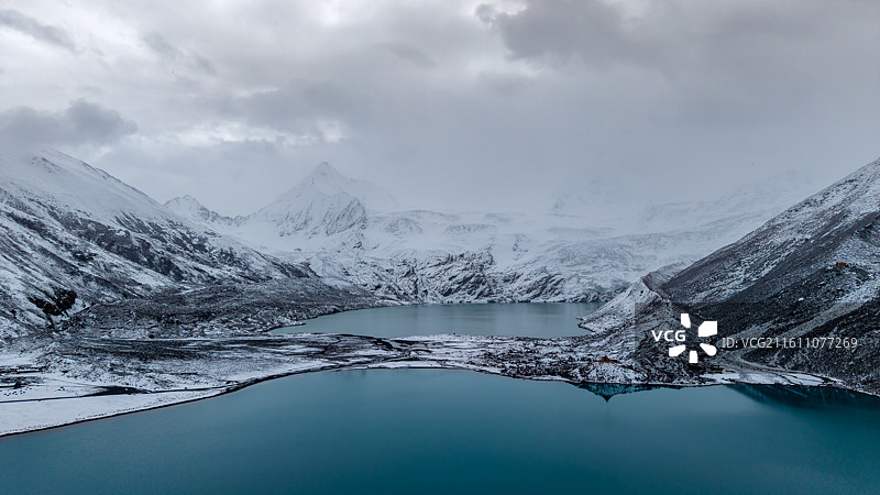 阴天的萨普神山~西藏那曲边坝县图片素材