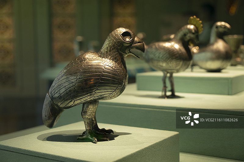 猛禽形来通杯，银，公元前8世纪至公元前7世纪，或出土于伊朗卡尔马卡雷洞穴，科威特伊斯兰珍宝馆藏图片素材