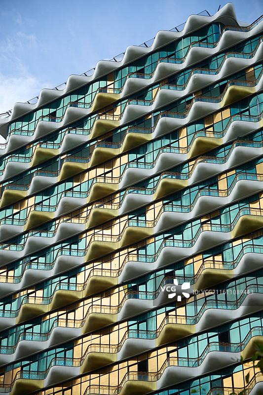 海南自贸港三亚美丽之冠大树公馆名花公园热带植物森林公园图片素材