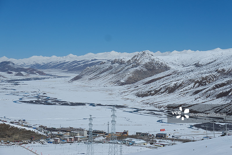 西藏昌都市八宿县邦达镇邦达机场邦达草原雪景图片素材