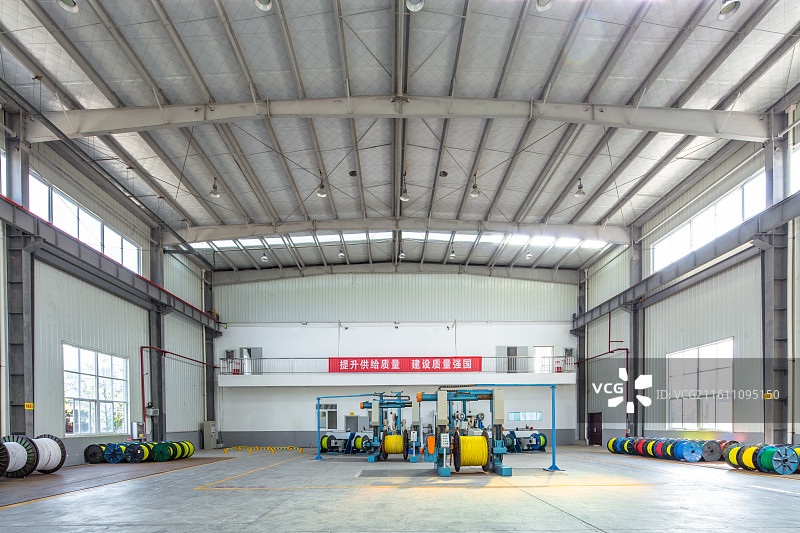 现代化工业厂房内部生产空间全景图片素材