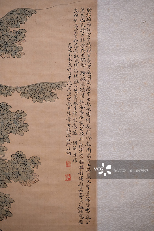 天津博物馆 清代后期人物画特展 清 费以群 汉宫秋月琴意图轴 ‌绢本设色‌ 甲戌年（1874）31岁图片素材