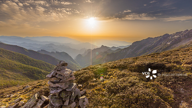 太白山日出图片素材