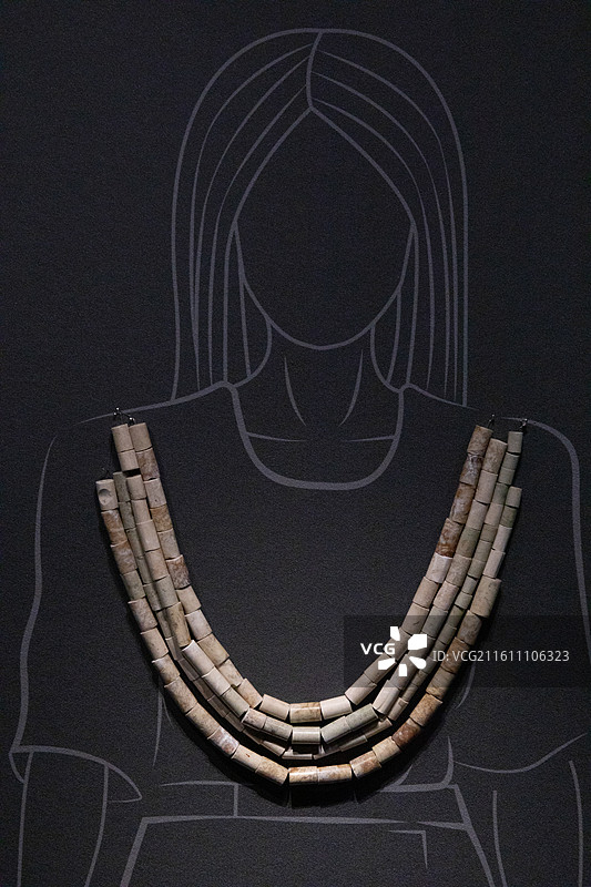 浙江博物馆 玉管串 新石器时代良渚文化1986 年反山 12 号墓出土 距今5300-4300年)图片素材
