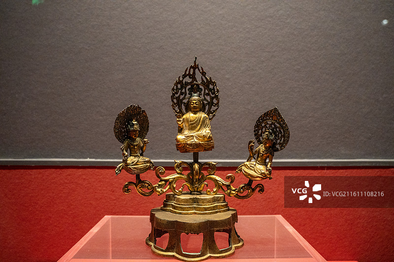 西安博物院唐代鎏金西方三圣铜造像图片素材