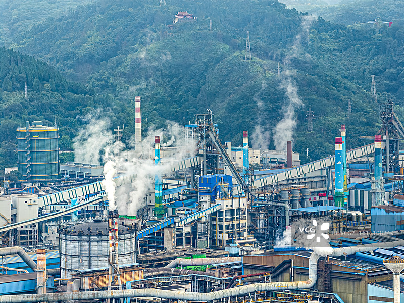 三明钢铁厂 工业厂房错综复杂高炉管道烟囱传送带 内陆山区三线建设 福建三钢闽光股份炼铁厂 工业旅游图片素材