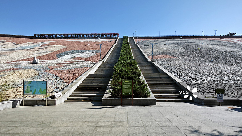 北京市平谷区金海湖风景区海子水库大坝涂鸦雕像宝塔红叶港口图片素材