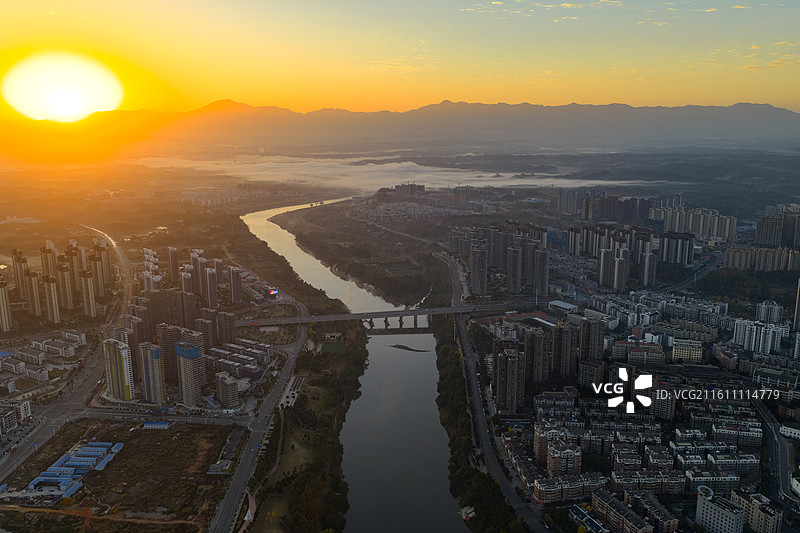 航拍湖南岳阳平江县县城清晨风光图片素材
