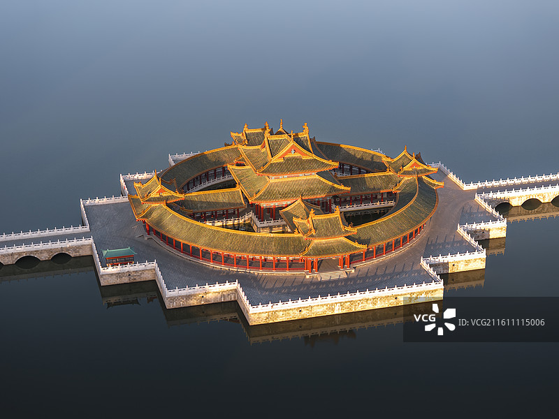 山东省济南市华林园风景区航拍水上建筑图片素材