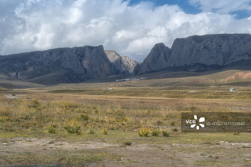 秋天甘南甘加秘境白石崖草原图片素材