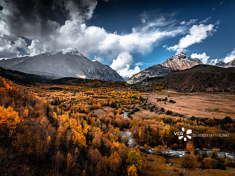 格聂山的秋天图片素材
