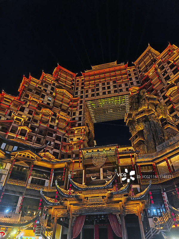 晚上的张家界七十二奇楼，仙女夜市图片素材